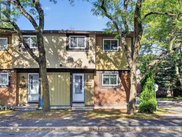 6156 Brookside Lane Ottawa, ON K1C2K7
