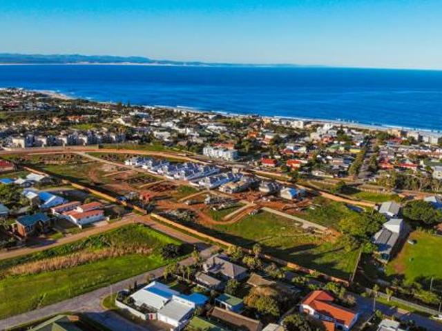 615 m² Land available in C Place