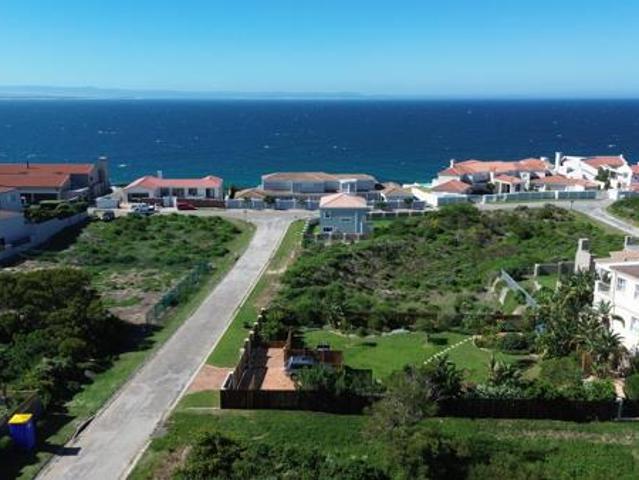 615 m² Land available in St Francis Bay Village
