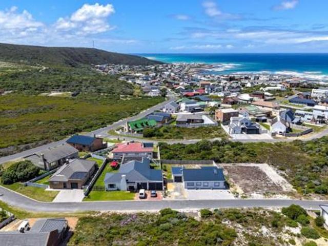 616 m² Land available in Struisbaai