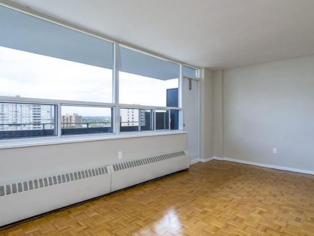 6171 Bathurst Street