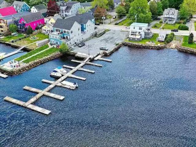 617, 619 & 621 Main Street, Mahone Bay, NS, B0J 2E0 commerci.