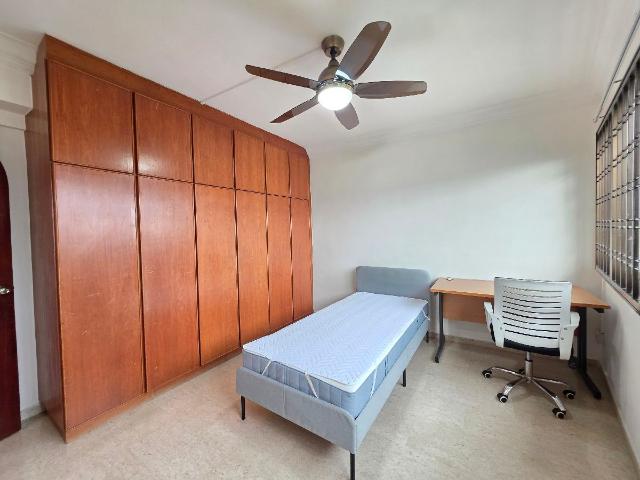 617 Ang Mo Kio Avenue 4 HDB Apartment For Rent, $1,050, 2 Bed 1 Bath 1,615 sqft $0.65 psf