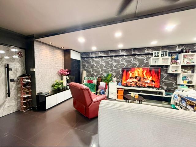 618 Jurong West Street 65 HDB Apartment For Sale, $588,000, 3 Bed 2 Bath 1,184 sqft $497.00 psf