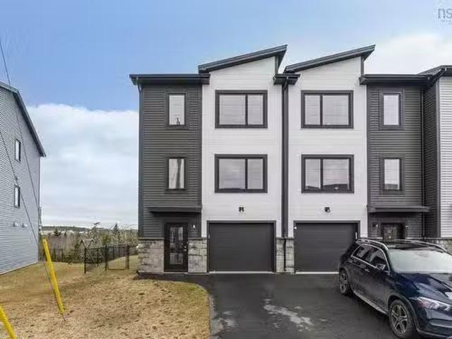 61 Flatrock Crescent, Beechville, NS, B3T 0N2 house for sale.