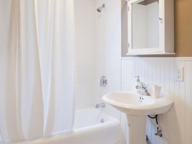 61 Furby Street 1 Bedroom Apartment for Rent at 61 Furby St, Winnipeg, MB R3C 2A2 West Broadway
