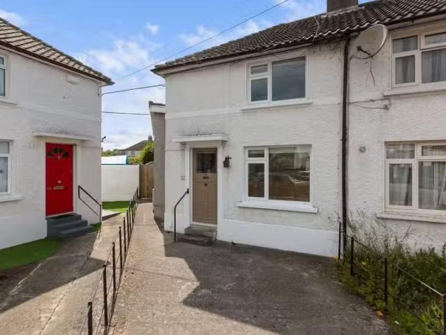 61 Glentow Road, Whitehall, Dublin 9, D09CF65 is for sale