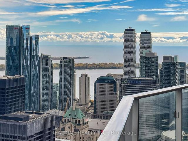 6205 UNIVERSITY Avenue, Toronto | Sold, C12484 | Condos. Ca