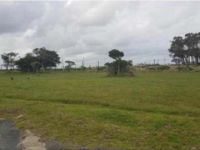 621 m² Land available in Cove Rock