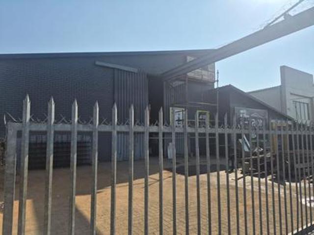 621 sqm warehouse/offices to let in.