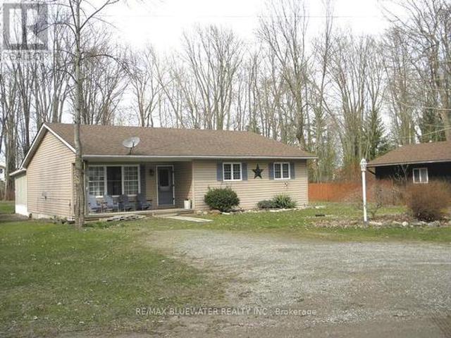 6238 London Road, Lambton Shores Kettle Point, ON, N0N 1J0 house for sale | Listing ID X12091 | Royal LePage