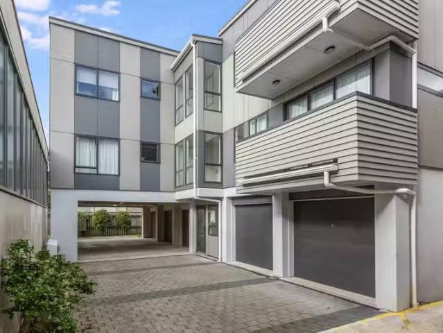 6/232 Main Road, Tawa, Wellington City For Sale