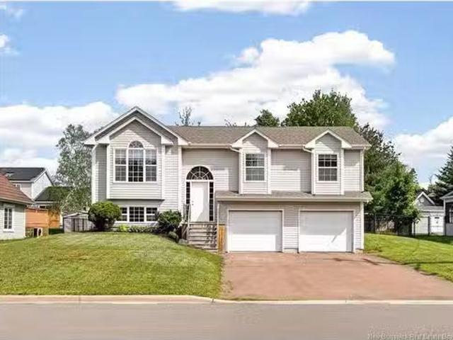 623 Clarence Cormier, Dieppe, NB, E1A 7T3 house for sale Li.