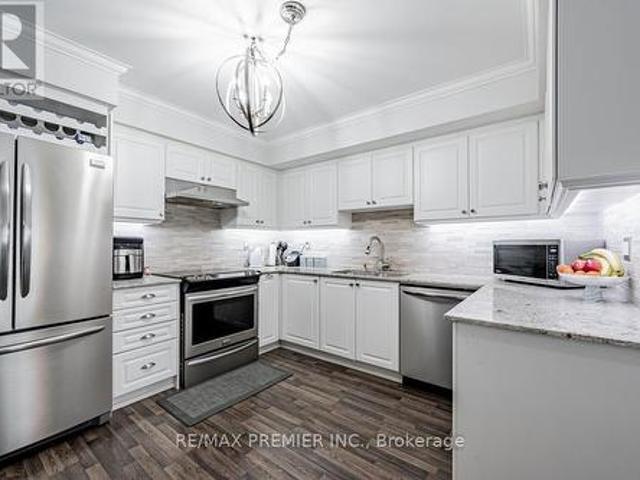 624 140 Widdicombe Hill Boulevard, Toronto, ON, M9R 0A9 townhouse for sale | Listing ID W12097 | Royal LePage