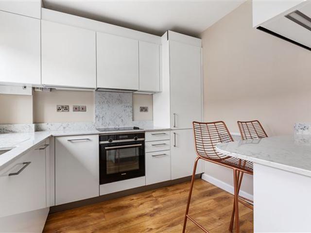 625,000 | 35 Lansdowne Village, Sandymount, Dublin 4 Sherry FitzGerald Sandymount 5009 MyHome. Ie Residential