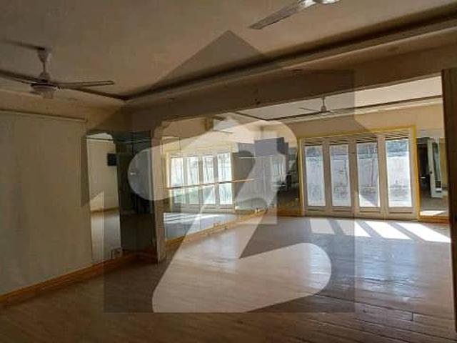 625 Sq Yards 3 Side Corner Ready To Move Condition Best For Commercial Use Near Tariq Road
