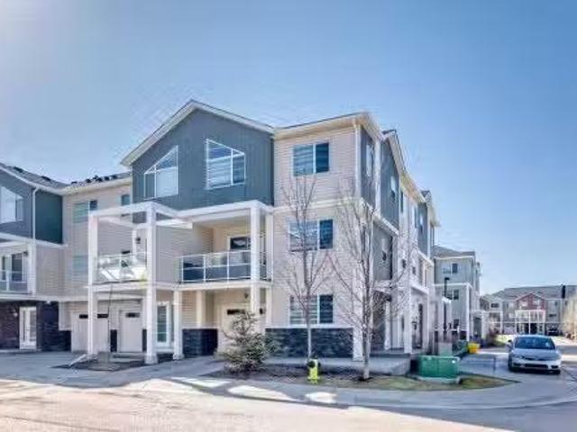 625 Redstone View Ne, Calgary, AB, T3N 1B5 townhouse for sal.
