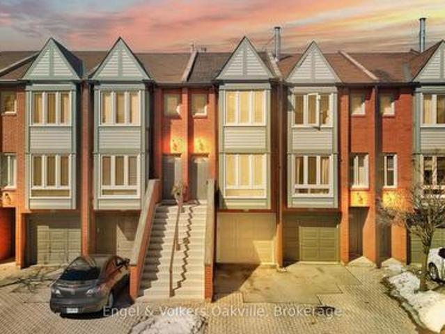 626 895 Maple Avenue, Burlington Brant, ON, L7S 2H7 townhouse for sale | Listing ID W12008 | Royal LePage