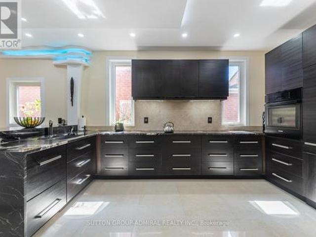 626 College Manor Drive, Newmarket, ON, L3Y 8M7 house for sale | Listing ID N13436 | Royal LePage