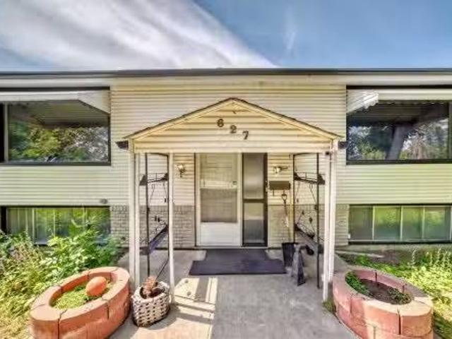627 Fortalice Crescent Se, Calgary, AB, T2A 2C8 house for sa.