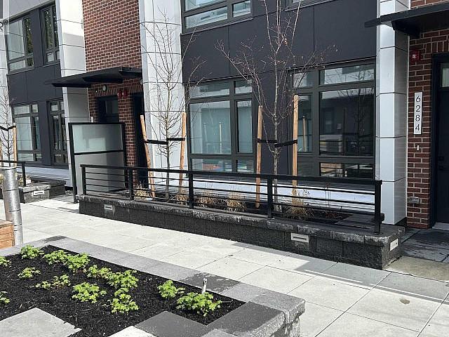 6284 Oak Street Vancouver, British Columbia
