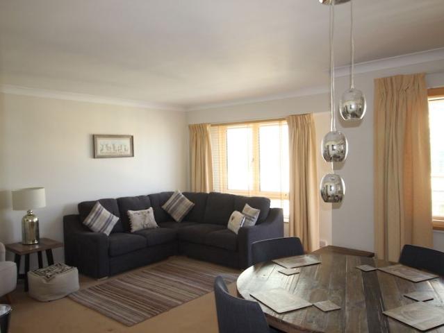 62 The Oaks Apartments 2 Bed, Ballsbridge, Dublin 4