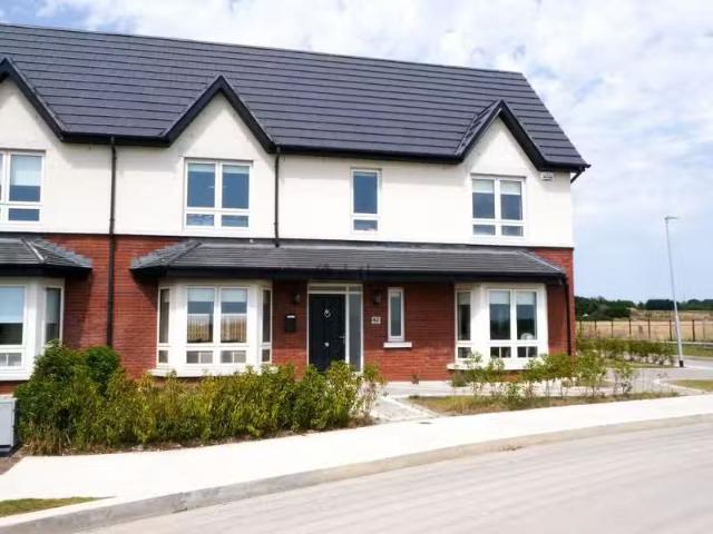 62 Brookfield, Back Road, Malahide, Co. Dublin is for rent