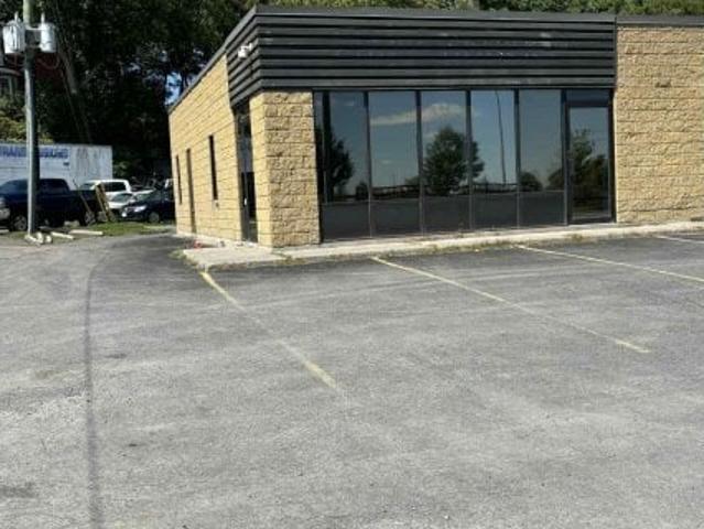 62 Dundas Street W