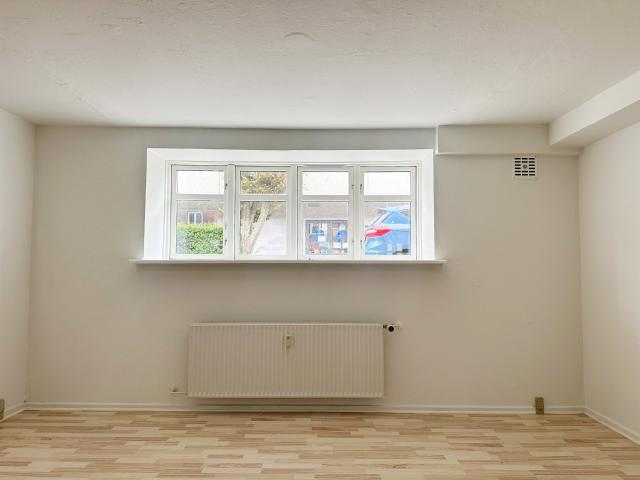 62 m² lejlighed med 50 m² disponibelt kælderareal