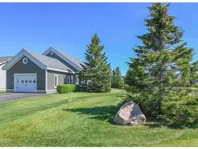62 Parisé St, Caraquet, NB, E1W 1B6 house for sale Listing.
