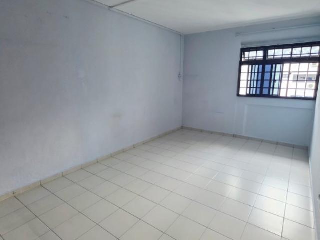 630 Yishun Street 61 HDB Apartment Room Rental, $750, 1 Bed 1 Bath 107 sqft $7.01 psf