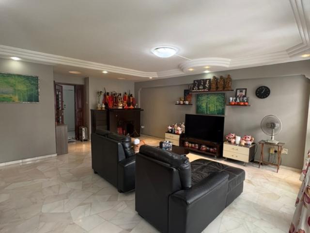 634 Jurong West Street 65 HDB Apartment For Sale, $649,999, 3 Bed 2 Bath 1,184 sqft $549.00 psf