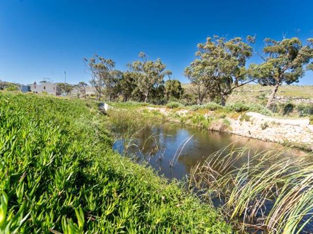 635 m² Land available in Kommetjie