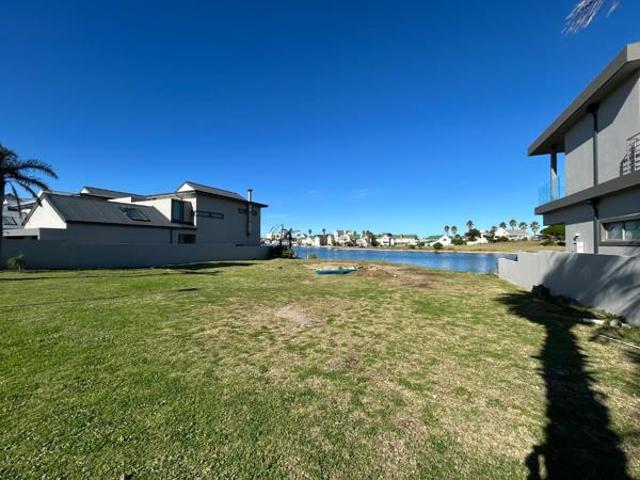 638 m² Land available in Marina Martinique