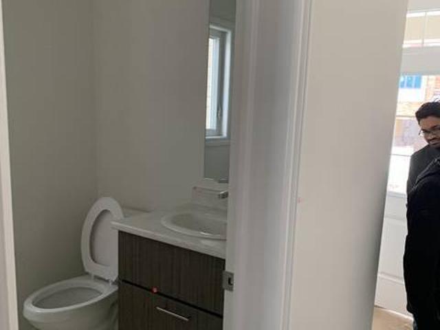 639 Mapleview Drive East