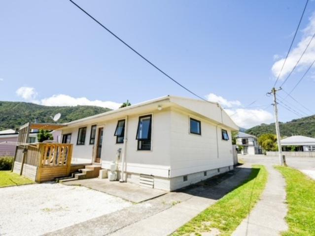 67 Broadway Picton