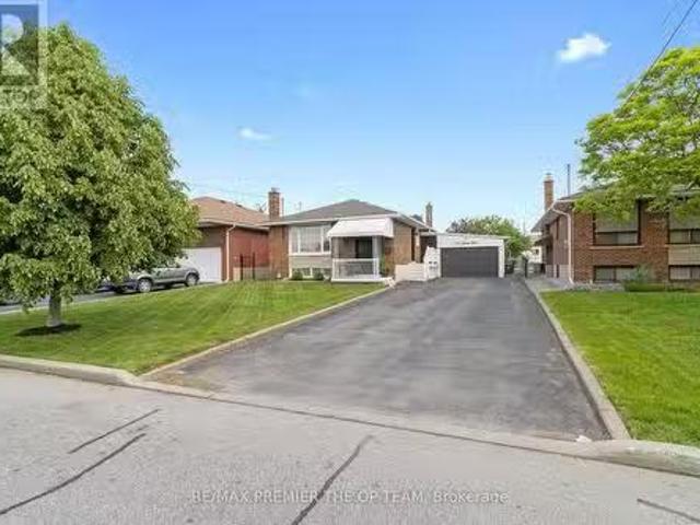 67 Samba Drive, Toronto, ON, M9M 2N2 house for sale Listing.