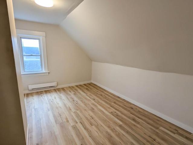 67 Seventh St, Welland 2 Bedroom Upper Unit