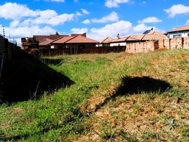 640 m² Land available in Aerorand