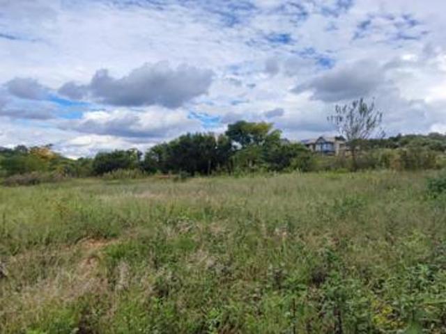 640 m² Land available in Eldoraigne