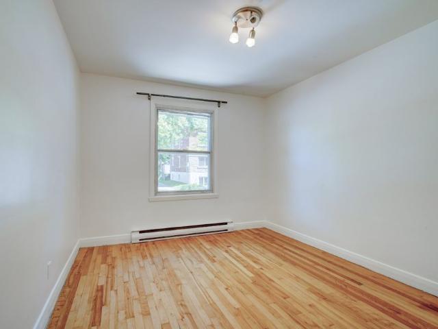 6415 Rue Laurendeau Montréal Le Sud Ouest, QC H4E