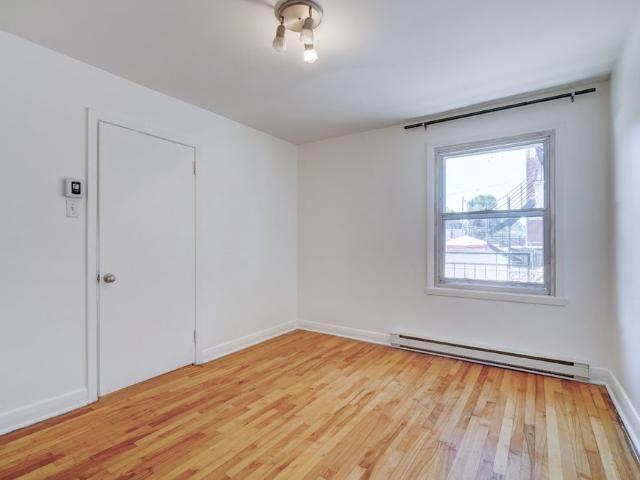6415 Rue Laurendeau Montréal Le Sud Ouest, QC H4E