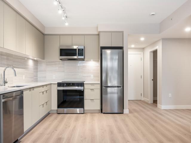 641 Claremont 1B+D 2 Apartment for Rent
