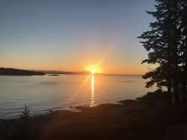 6437 Sunshine Coast Highway, Sechelt, BC, V7Z 0N6 house for.