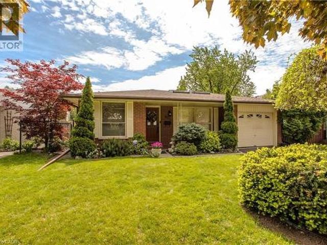 643 Artreva Crescent, Burlington, ON, L7L 2B8 house for sale | Listing ID 40832 | Royal LePage