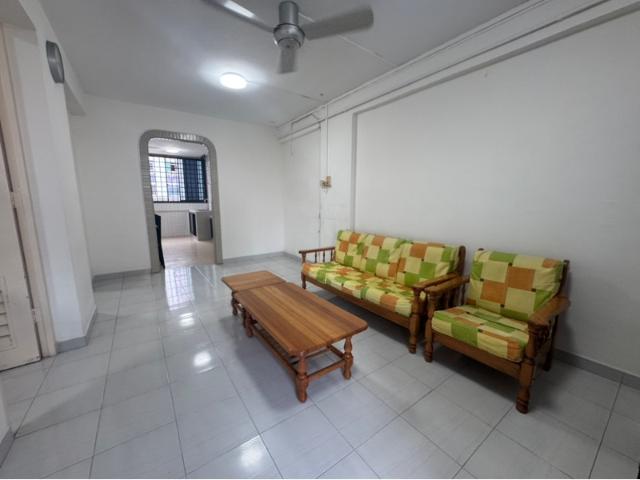 644 Hougang Avenue 8 HDB Apartment For Sale, $420,000, 2 Bed 2 Bath 645 sqft $651.00 psf