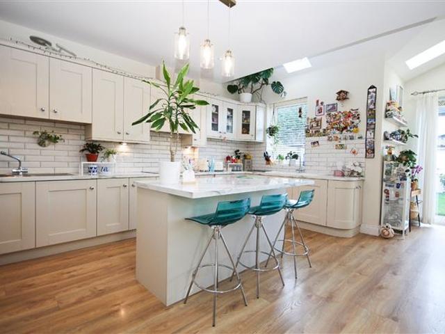 645,000 | 1 Dodderbrook Avenue, Ballycullen, Dublin 24 DNG Tallaght 4997 MyHome. Ie Residential