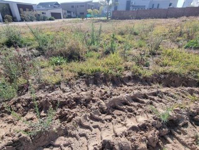 645 m² Land available in Bendor
