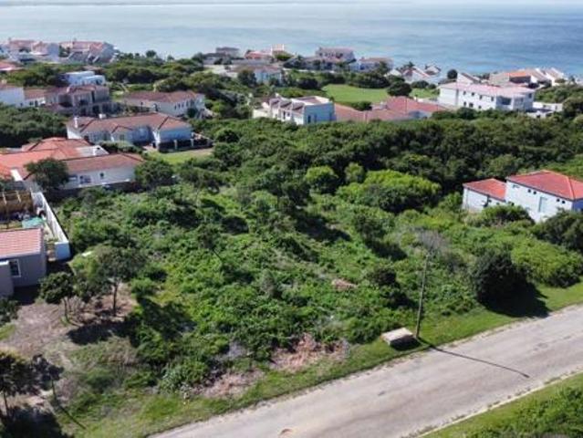 646 m² Land available in St Francis Bay Village