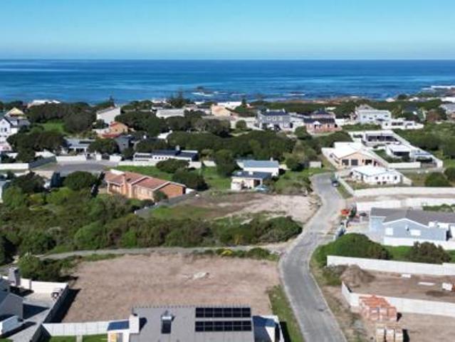 647 m² Land available in Kleinbaai